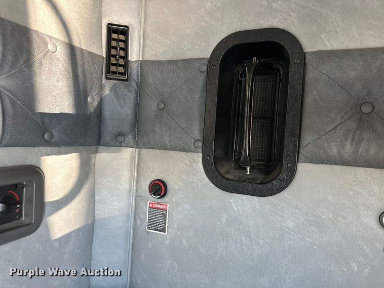 image for item FK1574 2016 Mack CXU613 semi truck