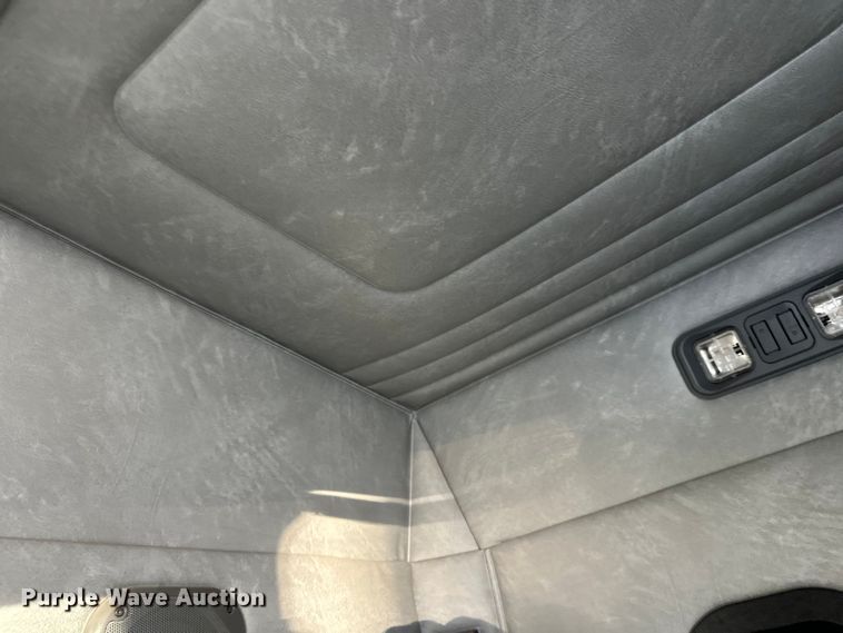 image for item FK1574 2016 Mack CXU613 semi truck