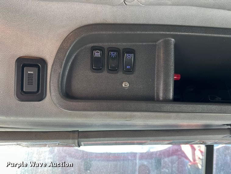 image for item FK1574 2016 Mack CXU613 semi truck