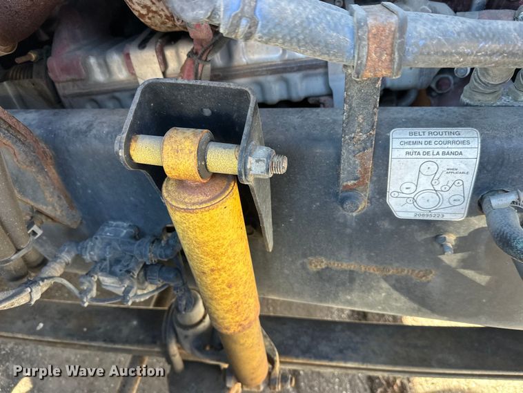 image for item FK1574 2016 Mack CXU613 semi truck