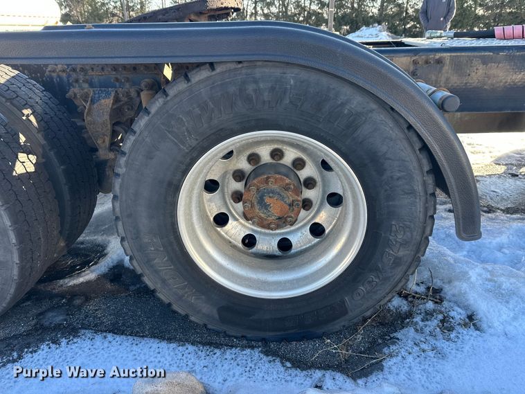 image for item FK1574 2016 Mack CXU613 semi truck