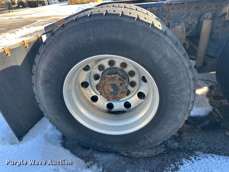 image for item FK1574 2016 Mack CXU613 semi truck