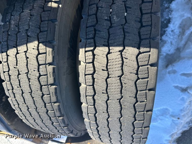 image for item FK1574 2016 Mack CXU613 semi truck