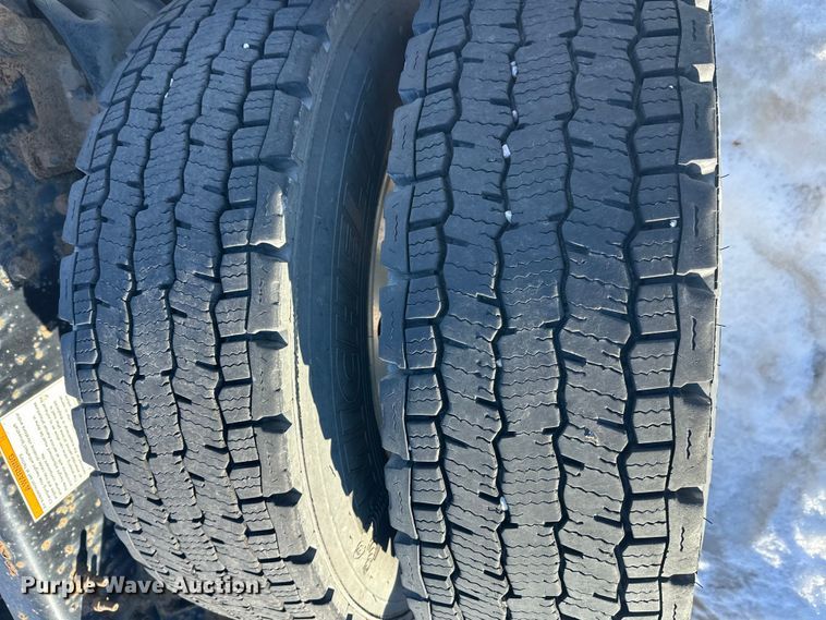 image for item FK1574 2016 Mack CXU613 semi truck