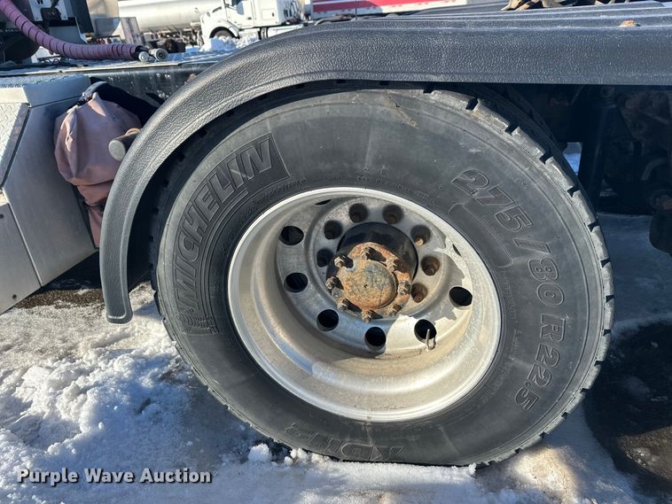 image for item FK1574 2016 Mack CXU613 semi truck