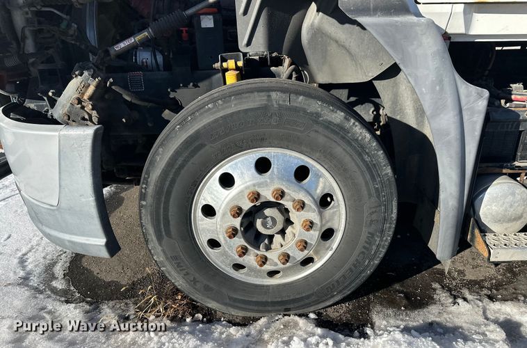 image for item FK1574 2016 Mack CXU613 semi truck