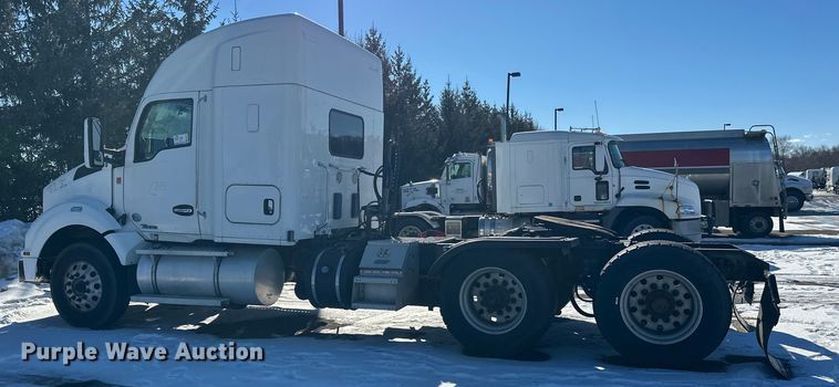 image for item FK1576 2016 Kenworth T880 semi truck