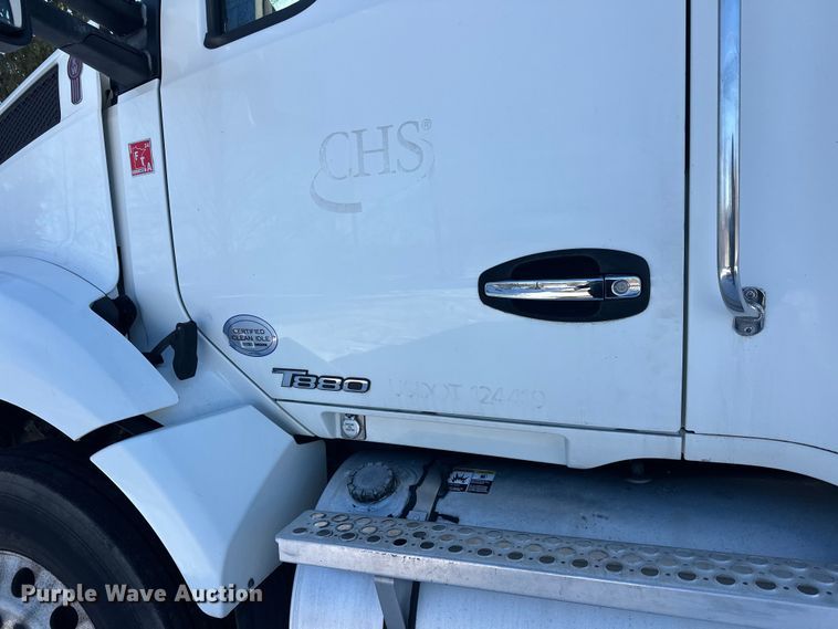 image for item FK1576 2016 Kenworth T880 semi truck