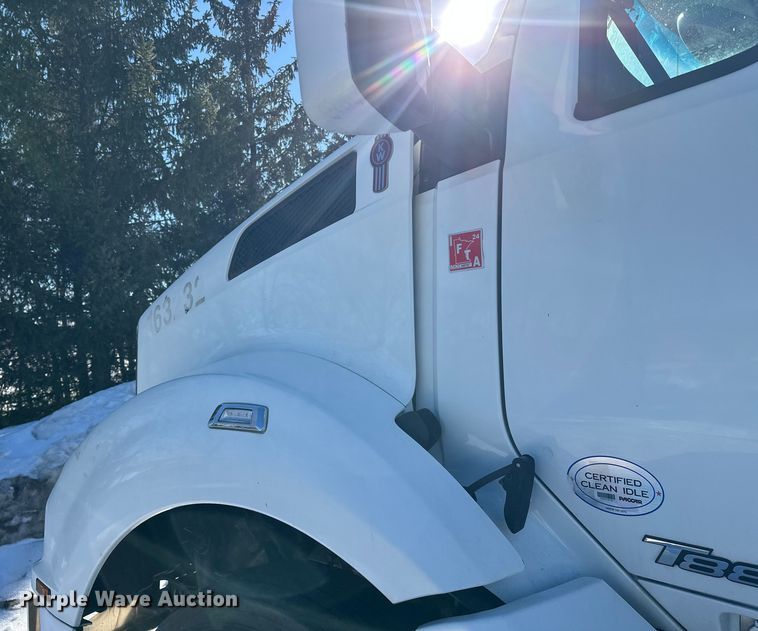 image for item FK1576 2016 Kenworth T880 semi truck