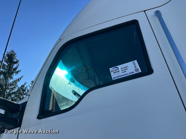 image for item FK1576 2016 Kenworth T880 semi truck