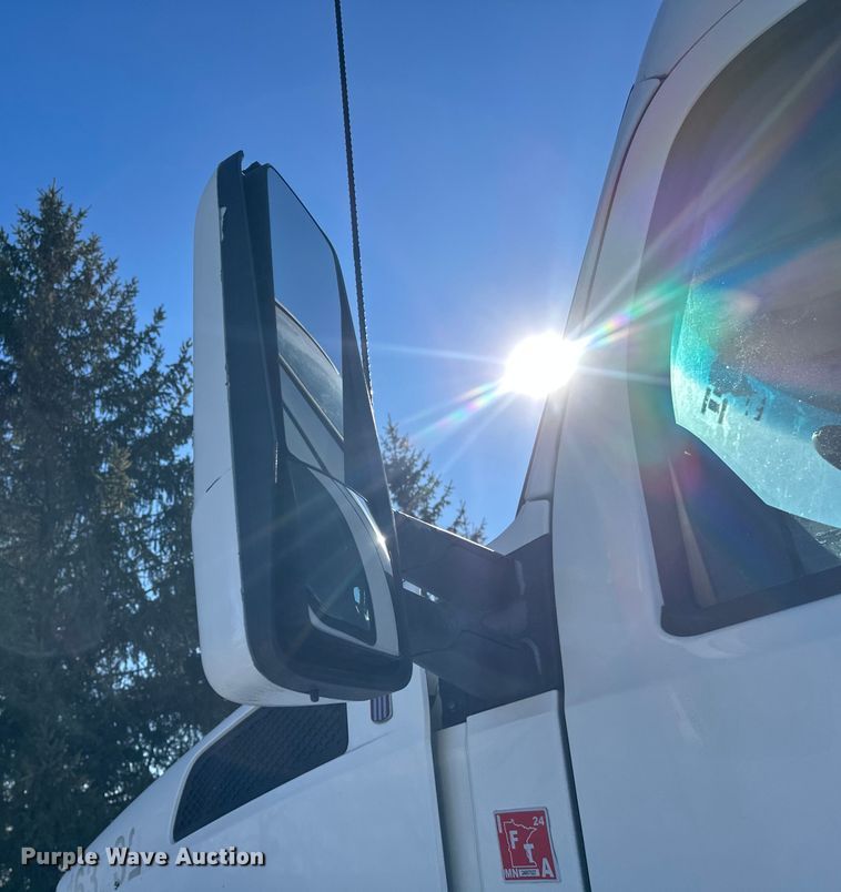 image for item FK1576 2016 Kenworth T880 semi truck