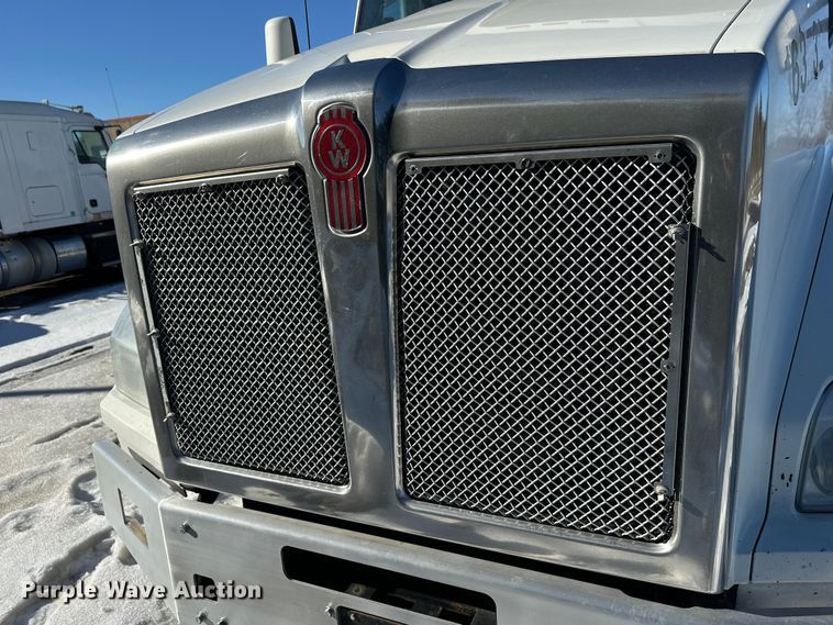 image for item FK1576 2016 Kenworth T880 semi truck