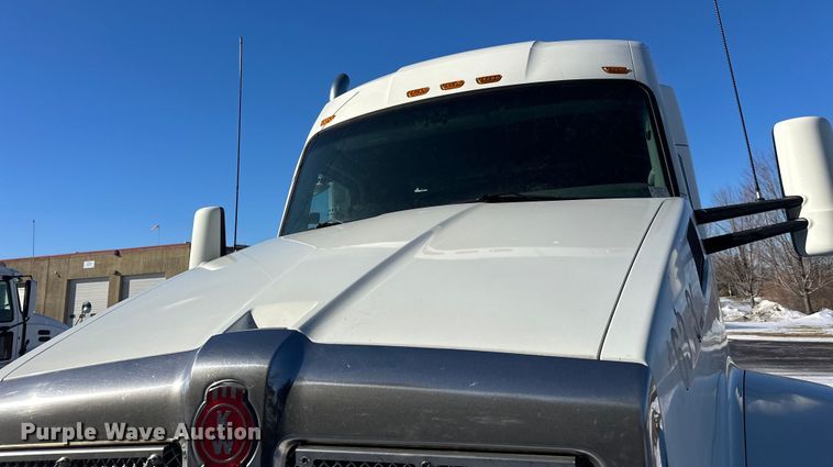 image for item FK1576 2016 Kenworth T880 semi truck
