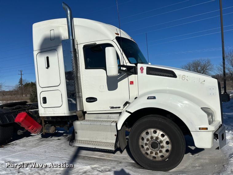 image for item FK1576 2016 Kenworth T880 semi truck