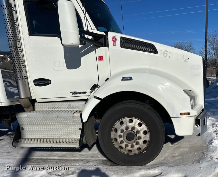 image for item FK1576 2016 Kenworth T880 semi truck