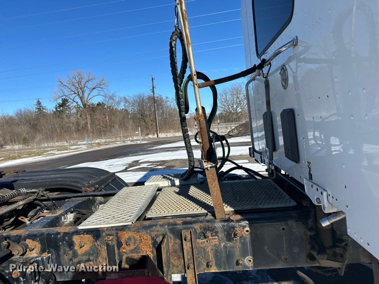 image for item FK1576 2016 Kenworth T880 semi truck