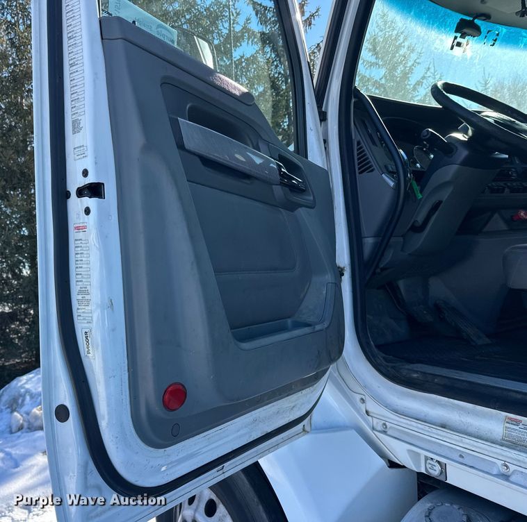 image for item FK1576 2016 Kenworth T880 semi truck