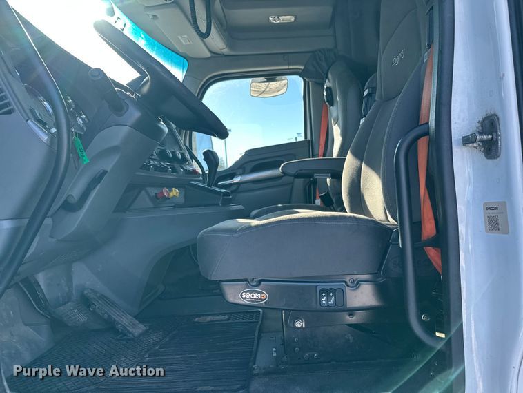 image for item FK1576 2016 Kenworth T880 semi truck