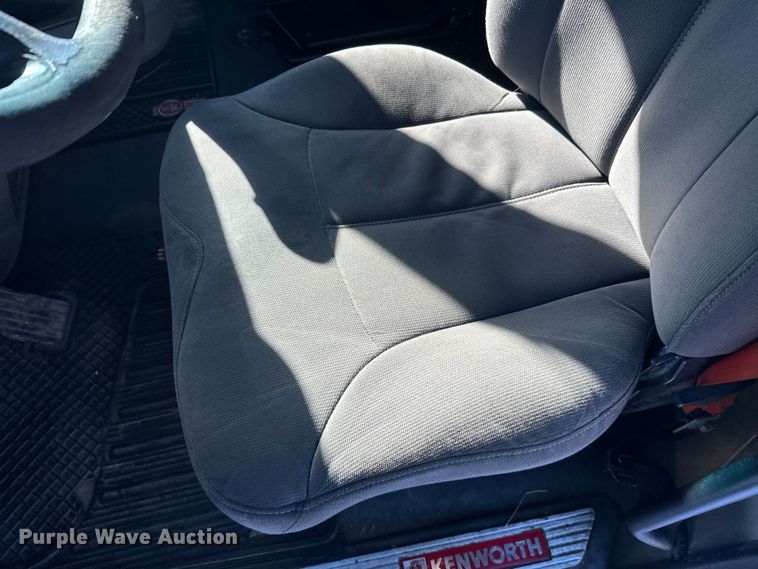 image for item FK1576 2016 Kenworth T880 semi truck