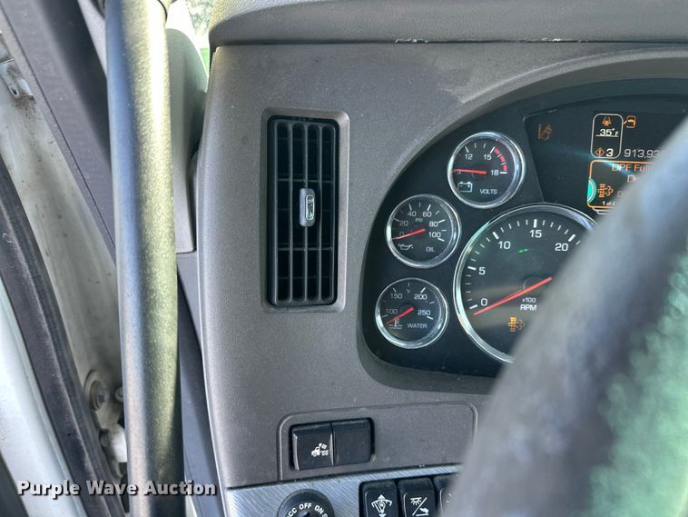 image for item FK1576 2016 Kenworth T880 semi truck