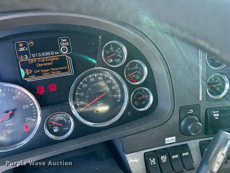 image for item FK1576 2016 Kenworth T880 semi truck