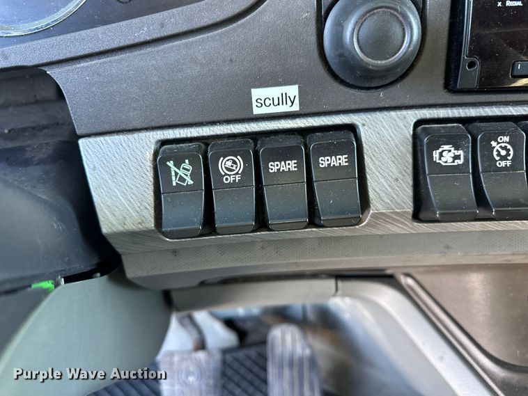 image for item FK1576 2016 Kenworth T880 semi truck