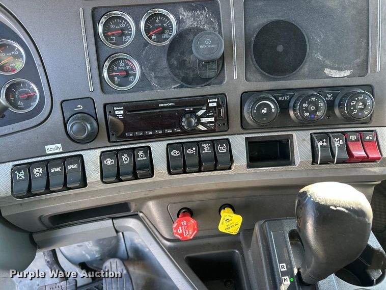 image for item FK1576 2016 Kenworth T880 semi truck