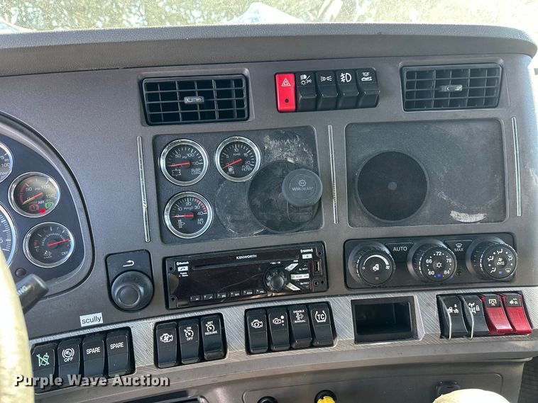 image for item FK1576 2016 Kenworth T880 semi truck