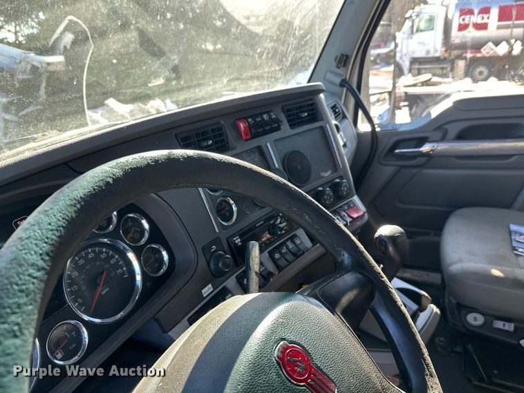 image for item FK1576 2016 Kenworth T880 semi truck