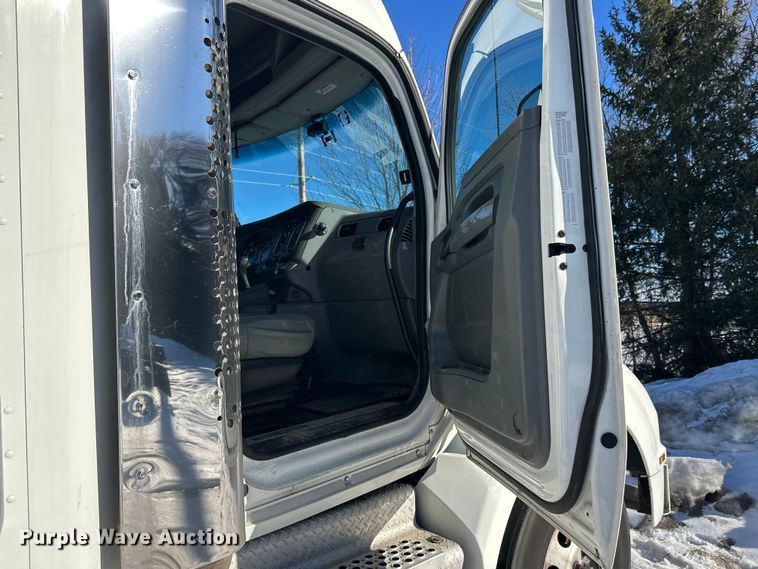 image for item FK1576 2016 Kenworth T880 semi truck