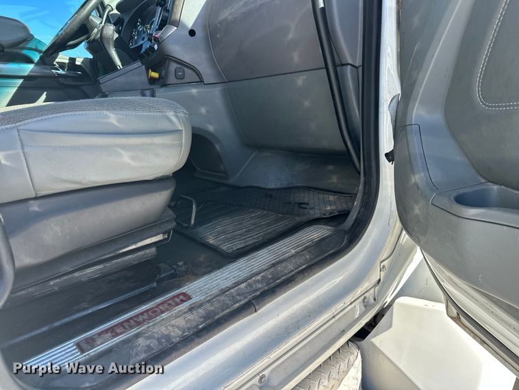 image for item FK1576 2016 Kenworth T880 semi truck