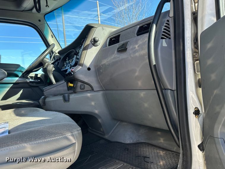 image for item FK1576 2016 Kenworth T880 semi truck