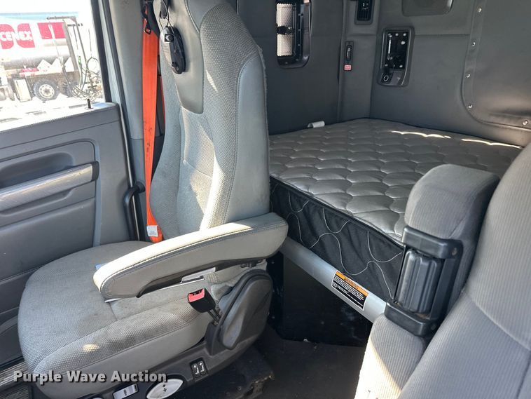 image for item FK1576 2016 Kenworth T880 semi truck