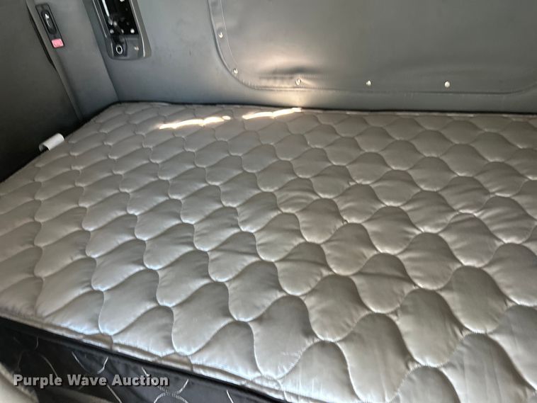 image for item FK1576 2016 Kenworth T880 semi truck