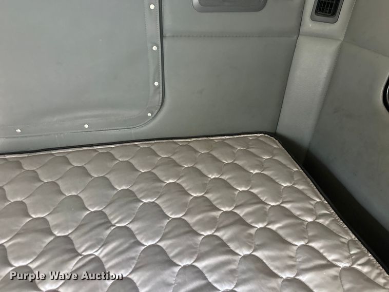 image for item FK1576 2016 Kenworth T880 semi truck