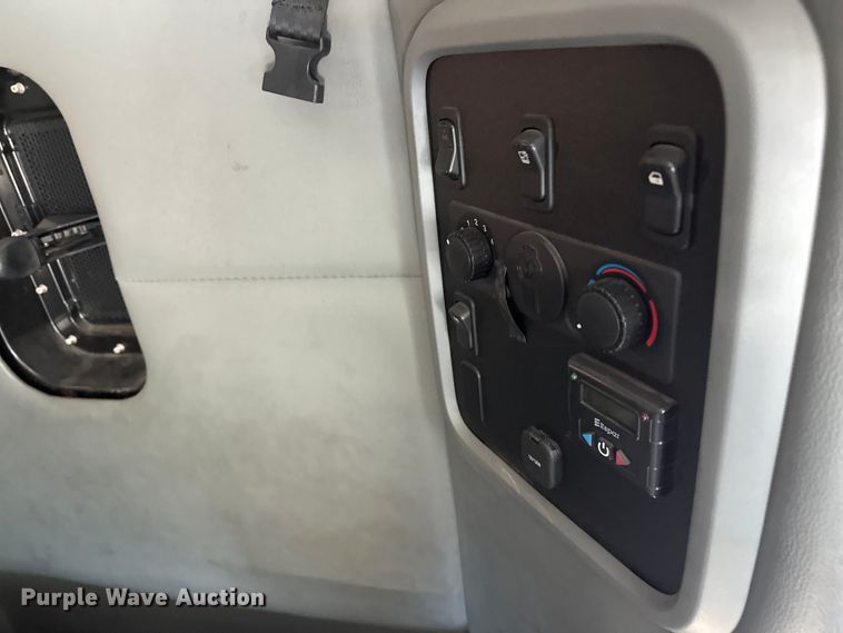 image for item FK1576 2016 Kenworth T880 semi truck