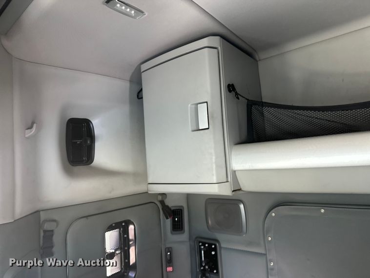 image for item FK1576 2016 Kenworth T880 semi truck