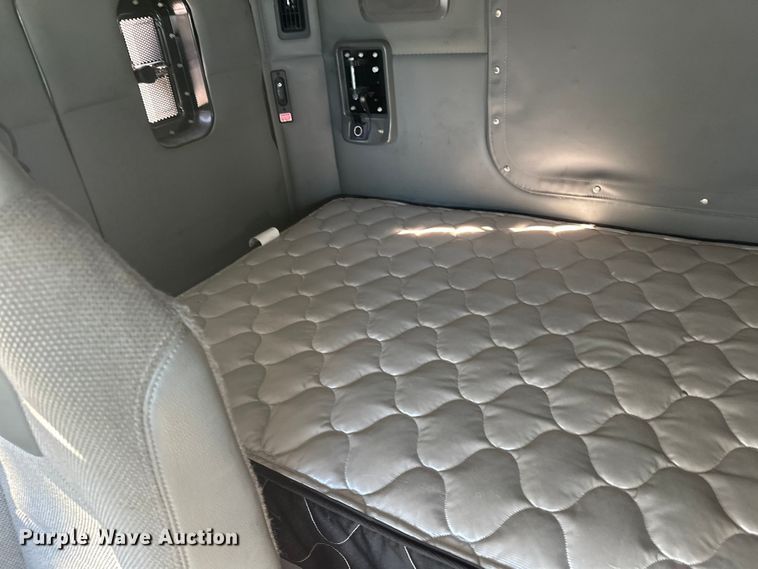 image for item FK1576 2016 Kenworth T880 semi truck