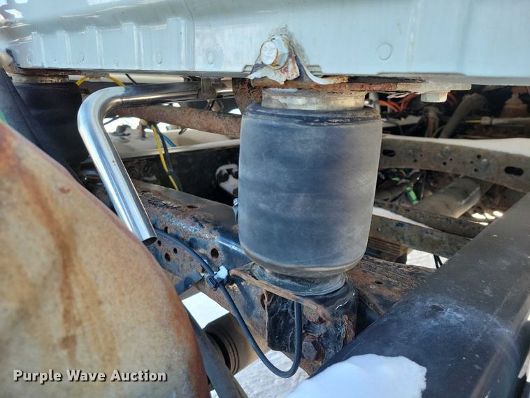 image for item NO9926 2015 Freightliner Cascadia semi truck