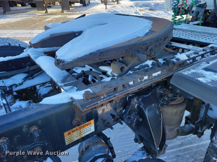 image for item NO9926 2015 Freightliner Cascadia semi truck