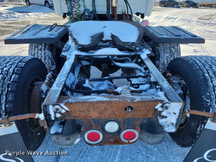 image for item NO9926 2015 Freightliner Cascadia semi truck