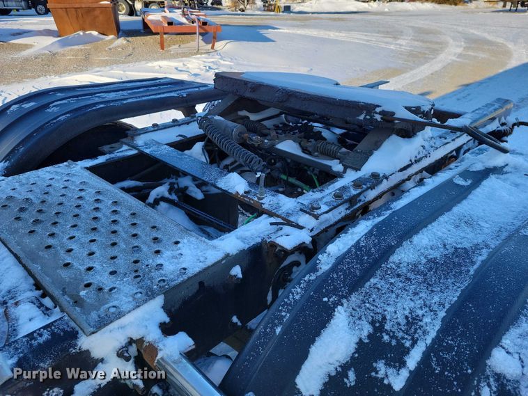 image for item NO9926 2015 Freightliner Cascadia semi truck