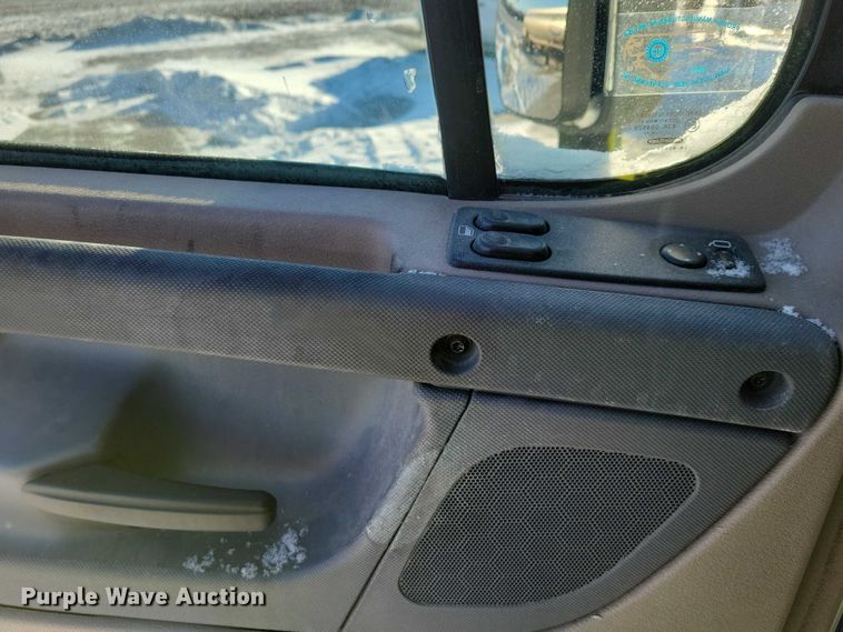 image for item NO9926 2015 Freightliner Cascadia semi truck