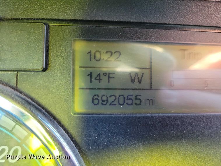 image for item NO9926 2015 Freightliner Cascadia semi truck