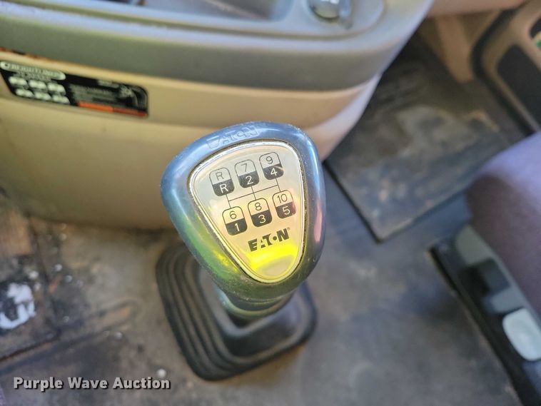 image for item NO9926 2015 Freightliner Cascadia semi truck