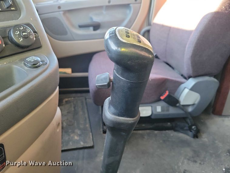 image for item NO9926 2015 Freightliner Cascadia semi truck