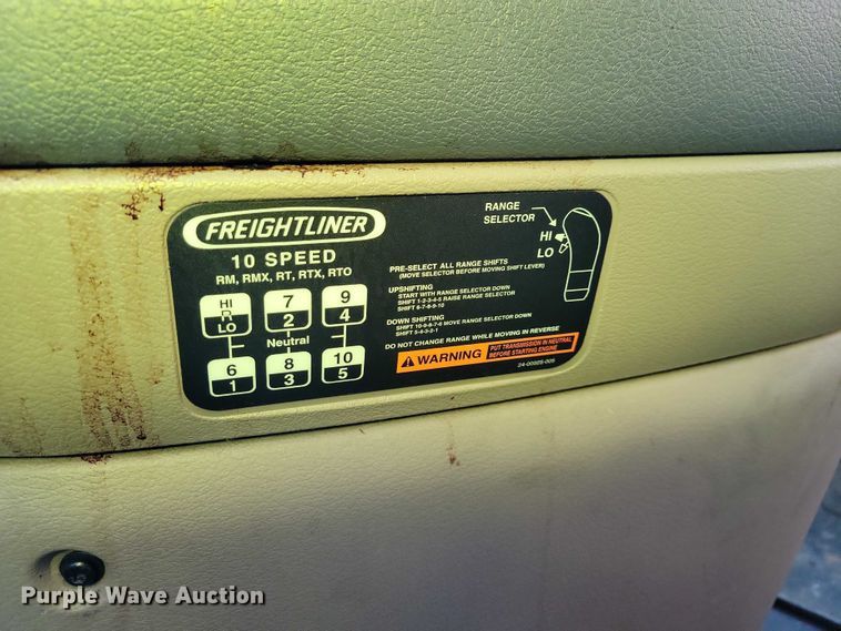 image for item NO9926 2015 Freightliner Cascadia semi truck