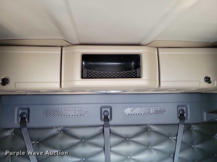 image for item NO9926 2015 Freightliner Cascadia semi truck