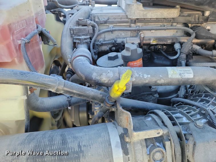 image for item NO9926 2015 Freightliner Cascadia semi truck