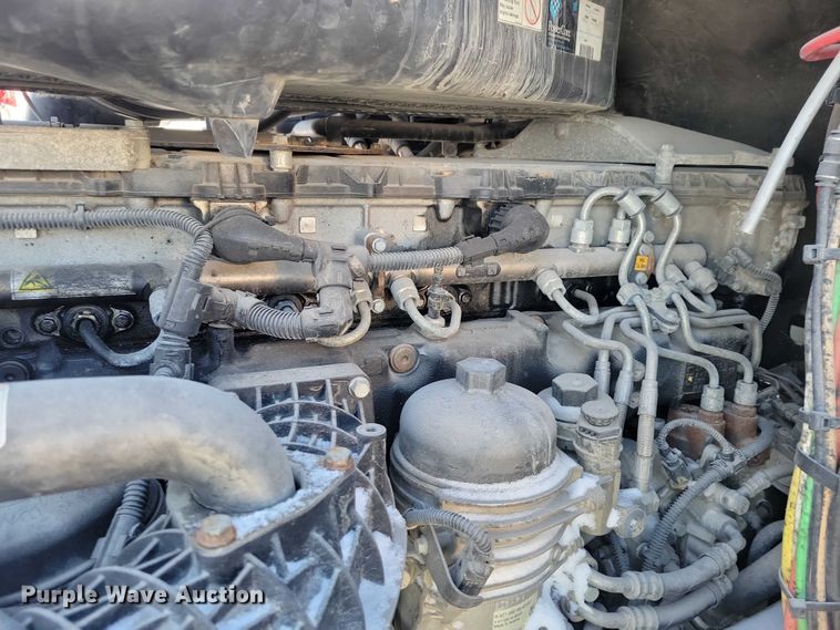 image for item NO9926 2015 Freightliner Cascadia semi truck